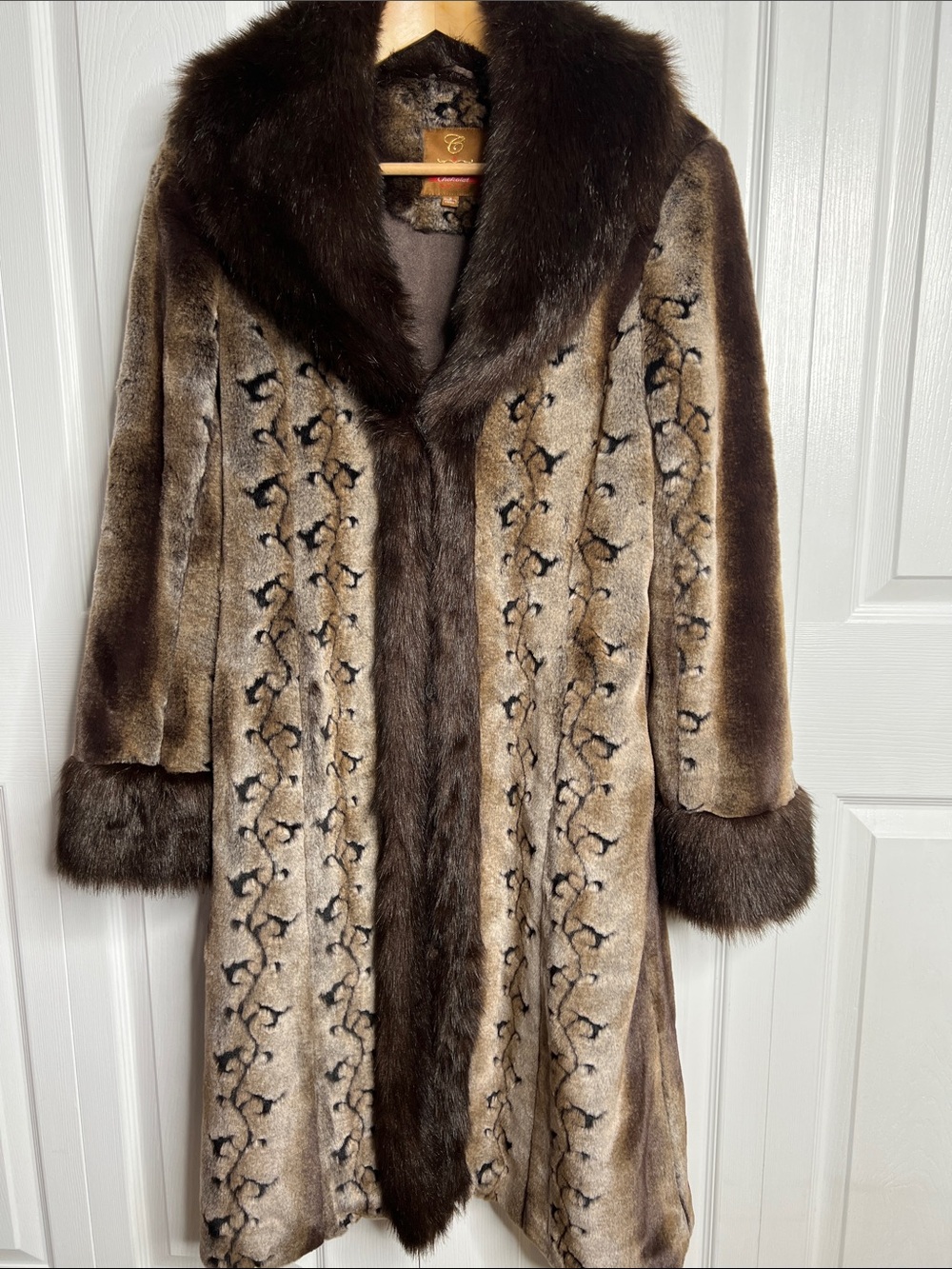 Rich Brown and Tan Faux Fur Coat with Dark Brown Collar Size Small Art To Wear